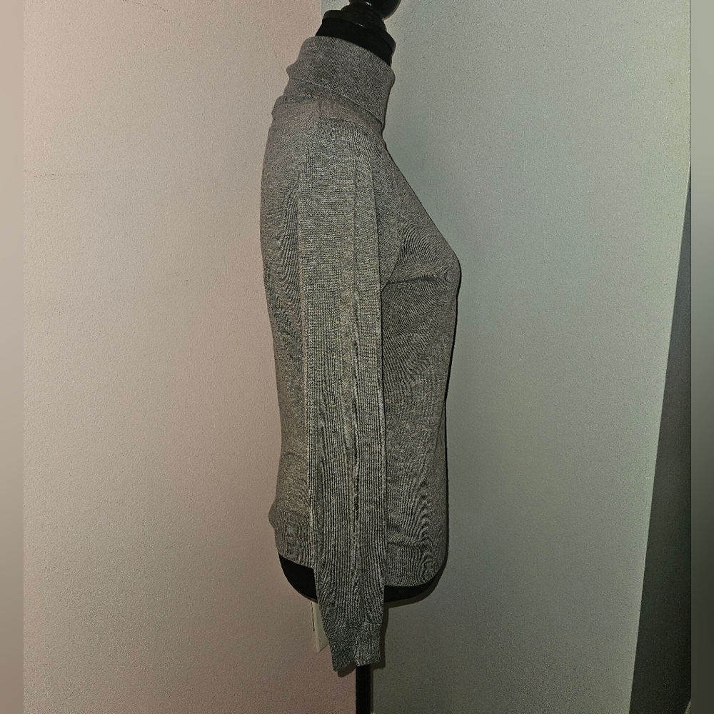 Ann Taylor Gray Sweater - Size Medium - Picture 2 of 6